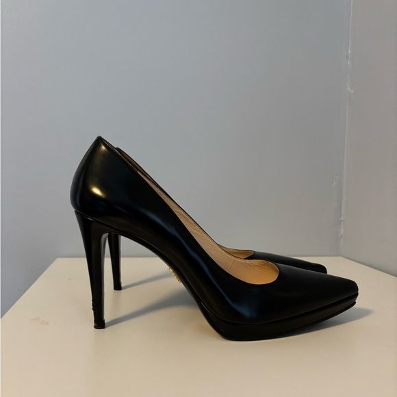 Prada Vernice Pump